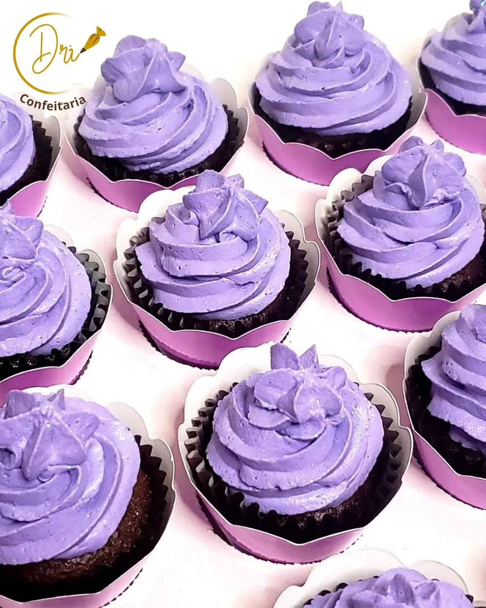 Cupcakes roxos decorados